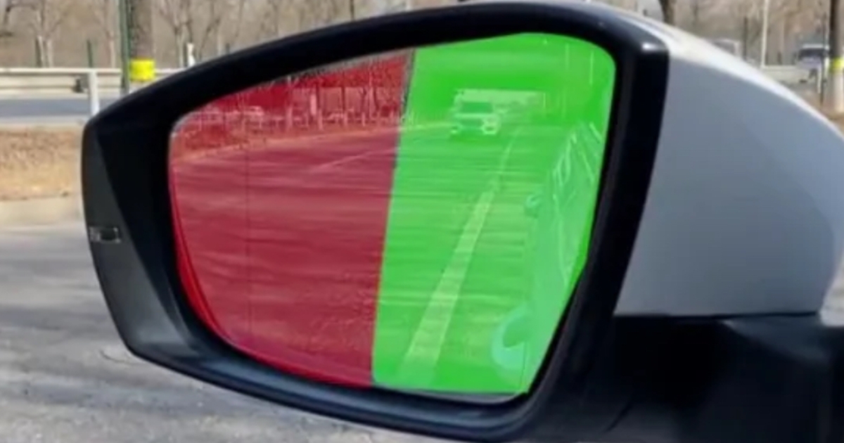 Adjust Your Side Mirrors Correctly with the Green/Red Trick