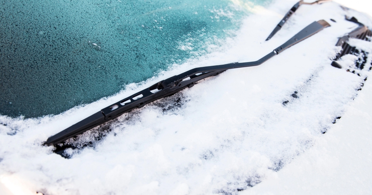 Här får du aldrig använda isskrapan när du skrapar is på bilen Det kan