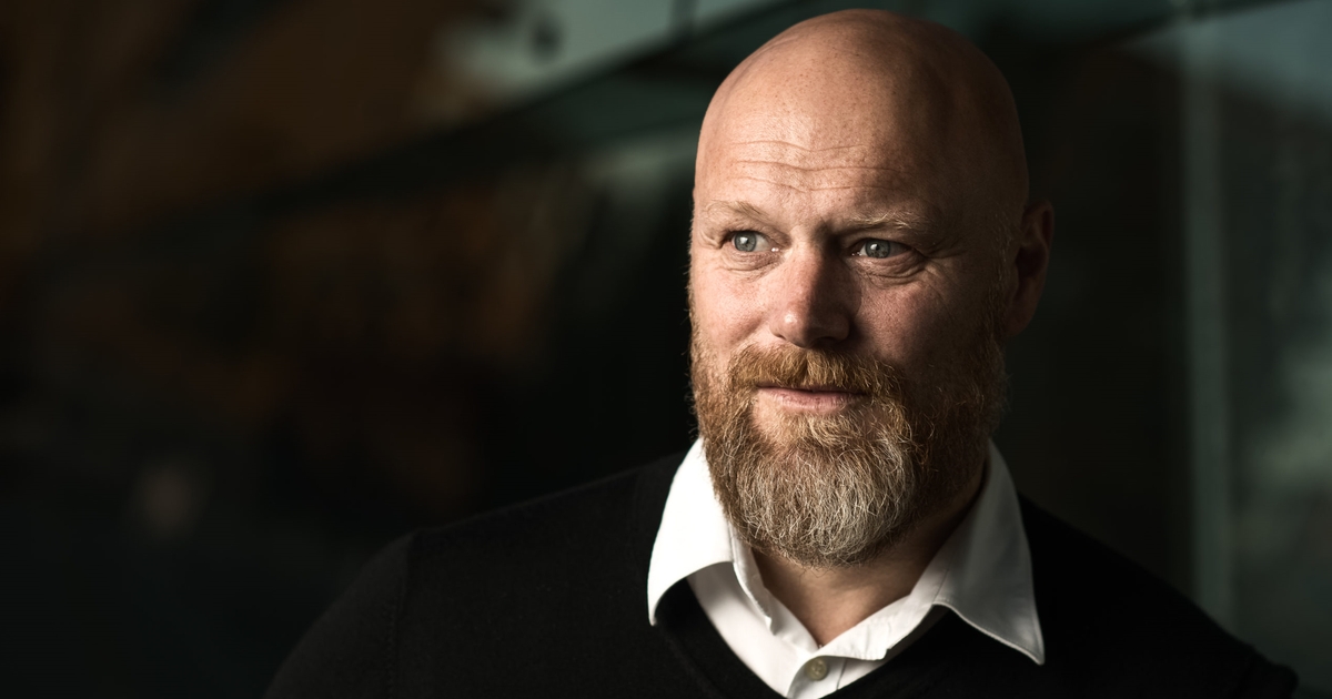 Spændt Mads Steffensen præsenterer Mads og Aholdet