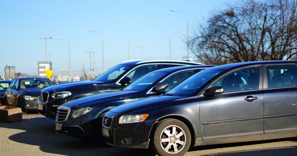 Hvad er bedst, en ny bil med højt kilometertal, eller en gammel bil med ...