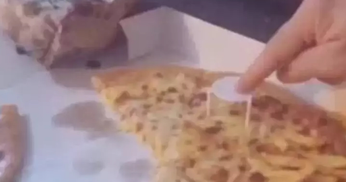 Man claims he knows why takeaway pizzas come with a plastic stool