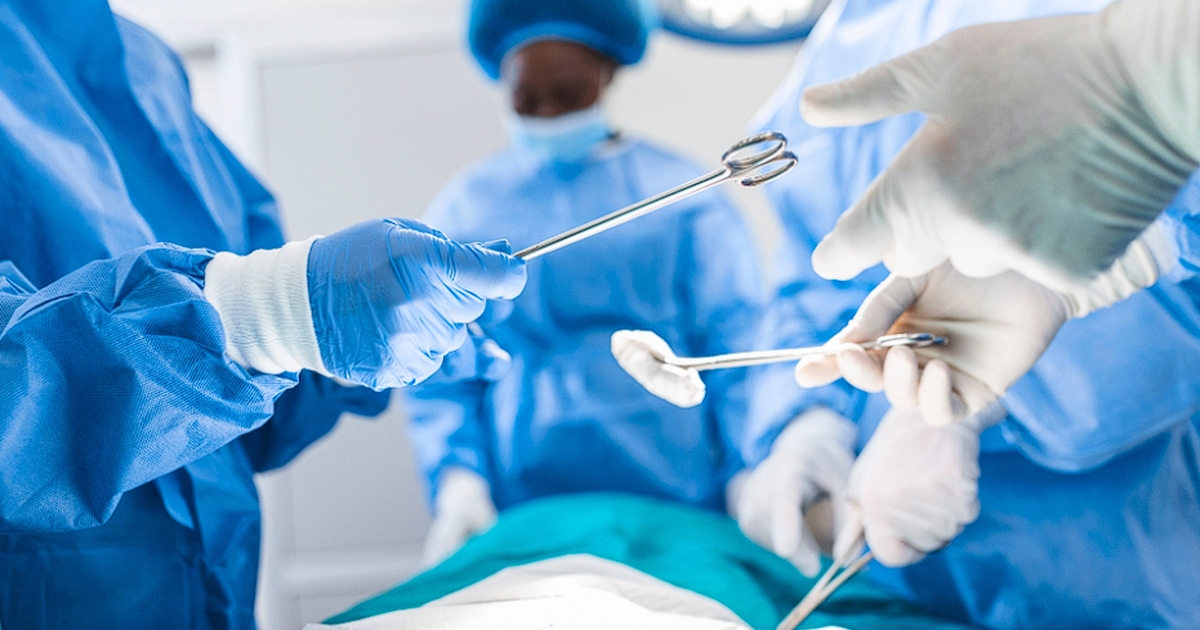 How Do Surgeons Manage Bathroom Breaks During Extremely Long Operations?