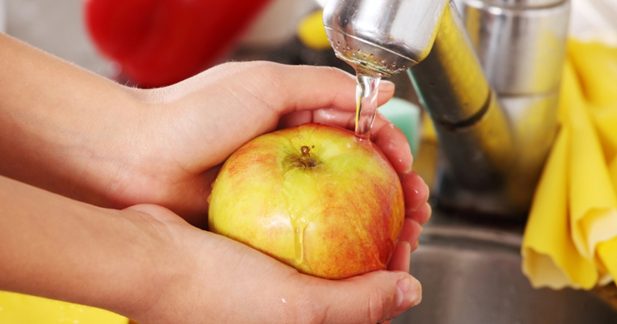 Do You Wash Your Apples? Here's a Better Way to Remove Pesticides